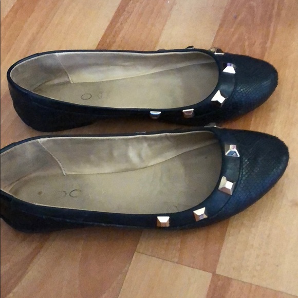 Black flats with gold studs - Picture 2 of 5